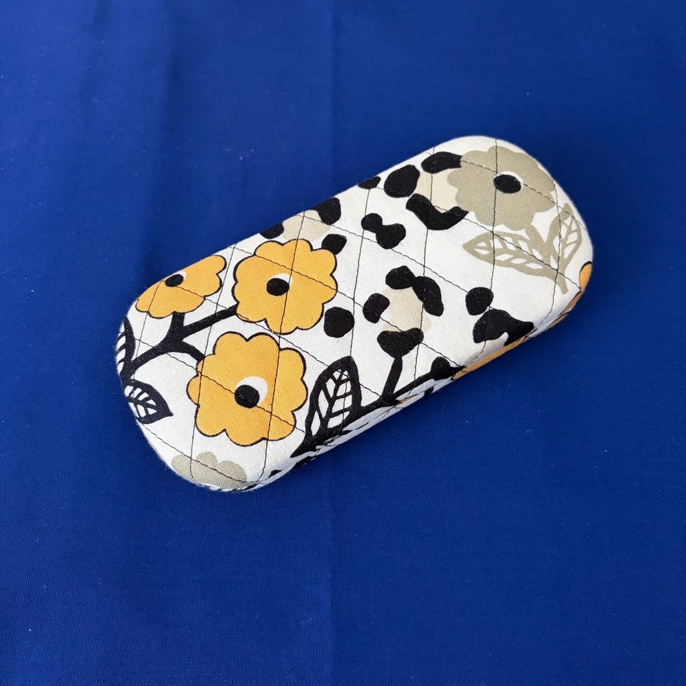 Vera Bradley Quilted Sunglass Case / Eye Glass Case - Picture 3 of 8